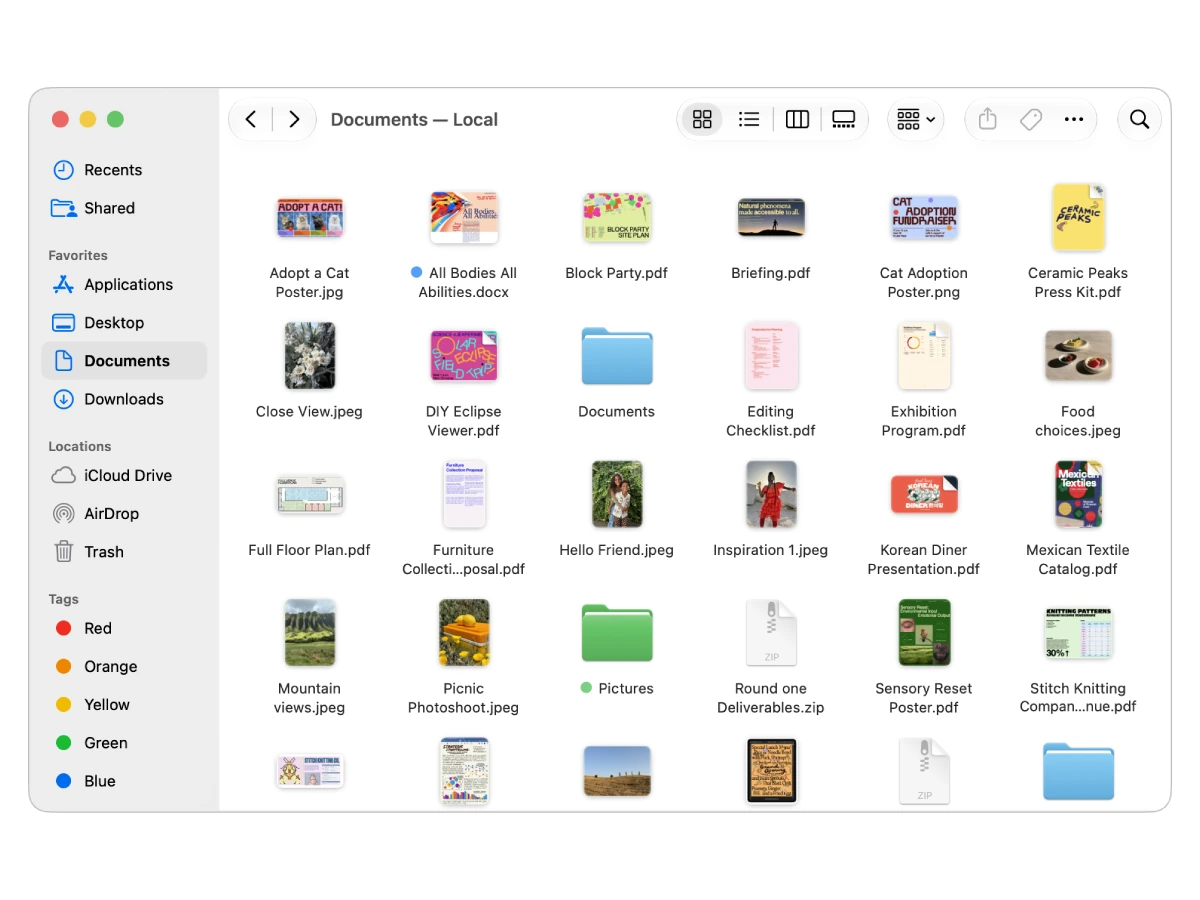 Το παράθυρο Finder του Mac. Πατήστε Downloads / Λήψεις στην αριστερή στήλη.